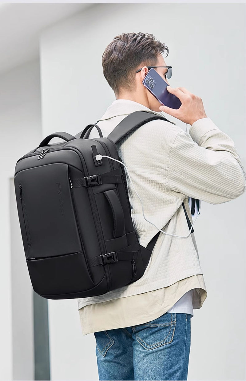 A Large Capacity Backpack For Men's Commuting Travel